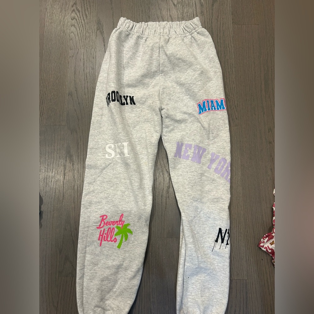 girl size medium grey jerzees sweat pants